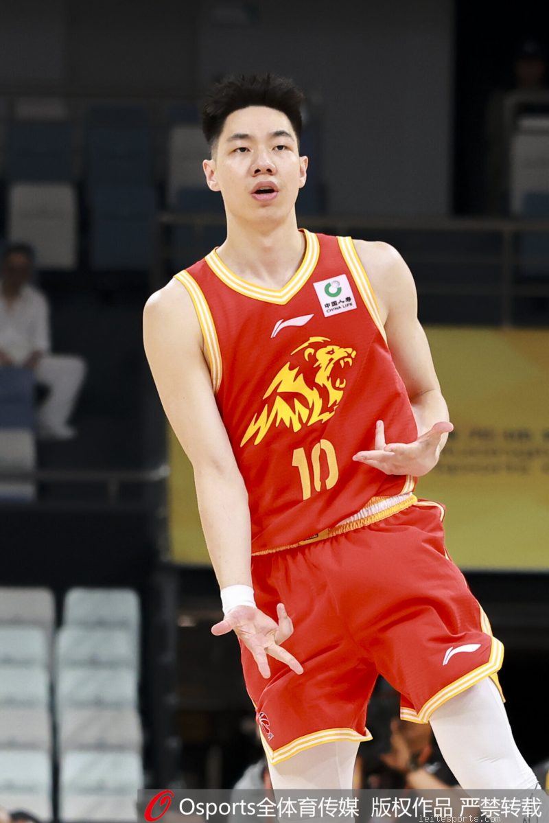 CBA广厦续约动态:朱俊龙获三年长约,李金效结束租借归队