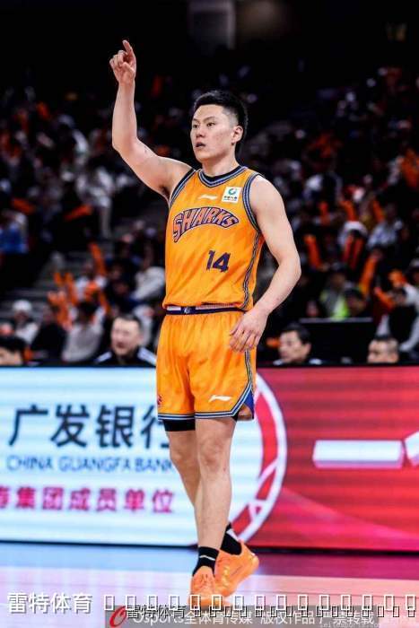 李弘权泪目告白:冠军背后是缺席女儿出生的遗憾,上海男篮众将牺牲铸就荣耀