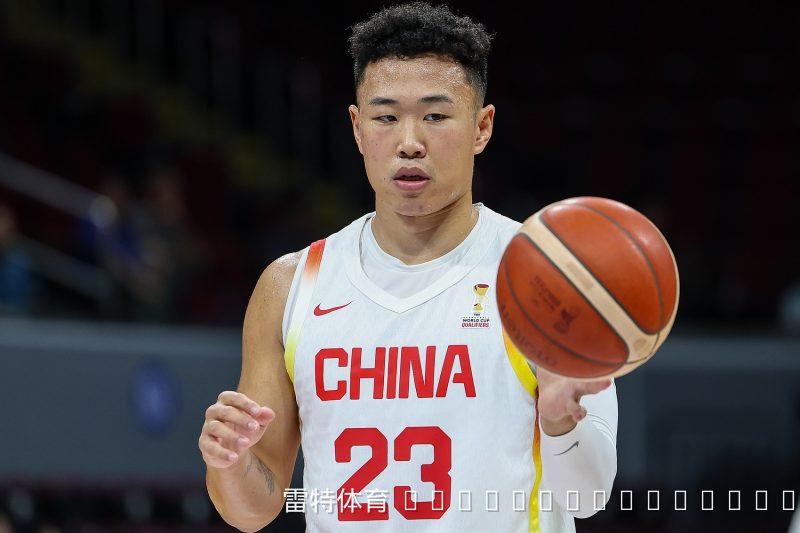 贺希宁首节高效爆发 4分钟砍9分助中国男篮抢占先机