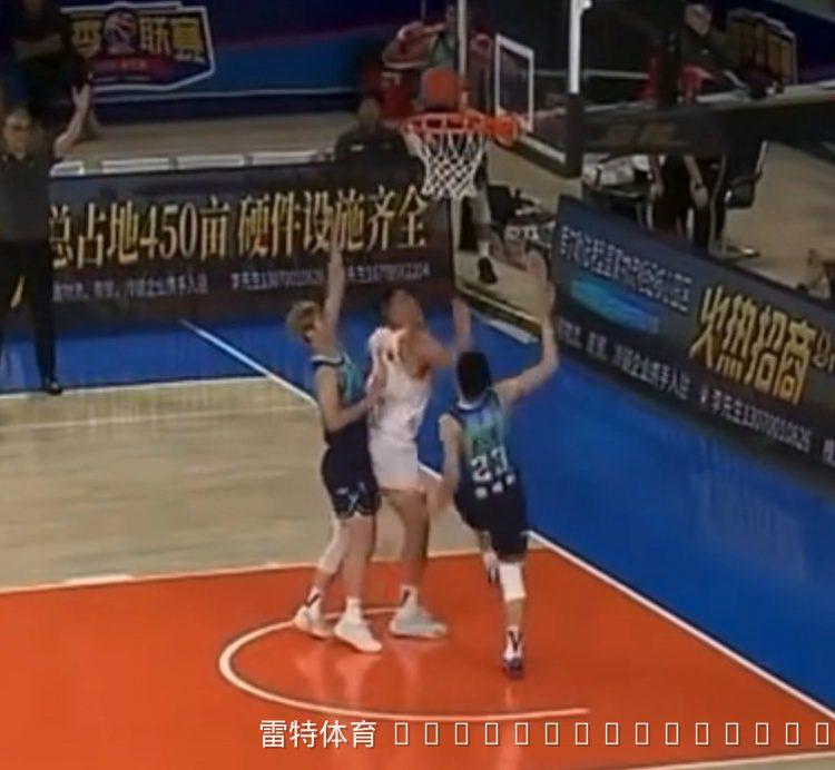 夏季联赛库尔勒站激战落幕：江苏男篮83-81险胜宁波，曾繁日篮下强打完成准绝杀