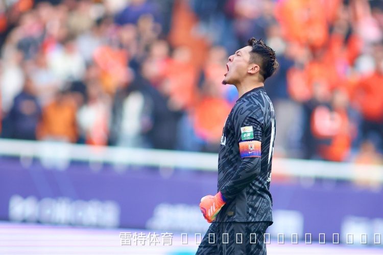 泰山门将竞争白热化 王大雷伤情公开引热议 合同续约成焦点