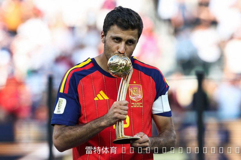 罗德里或夺2026金球奖，巴萨迎中场大师课，贝尔纳尔成最大受益者