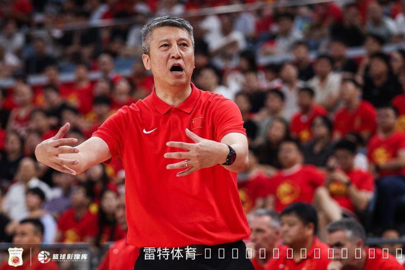 中国男篮帅位更迭引热议：苏群谈郭士强执教困境，成绩起伏背后原因揭晓
